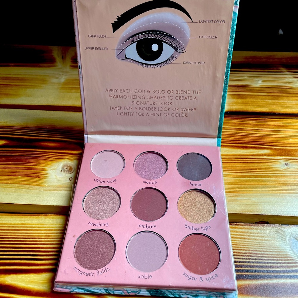 Ellen Tracy eyeshadow pallet